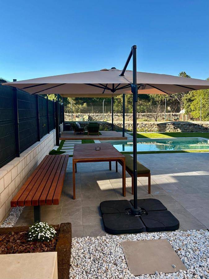 Location de vacances pour 8 personnes, avec Balcon et Terrasse ainsi que Jardin et Piscine à Guadarrama - 2