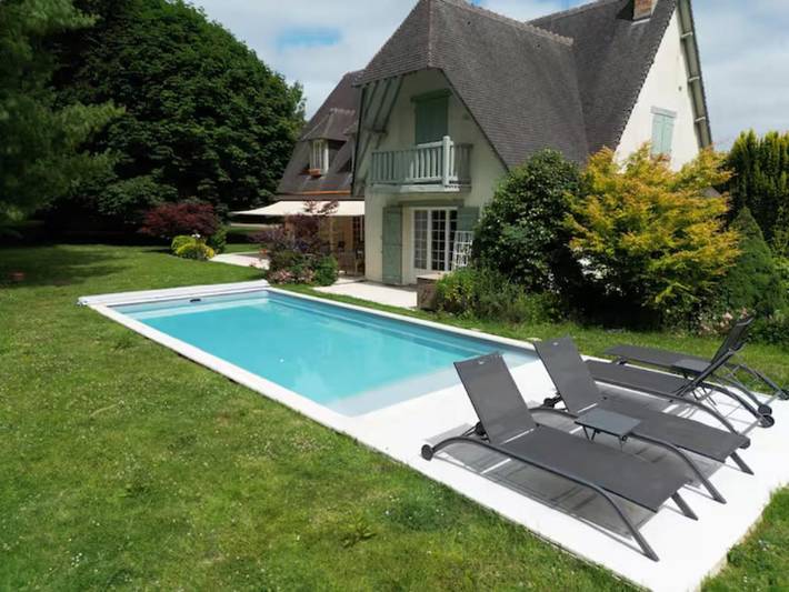 Location de vacances pour 11 personnes, avec piscine et vue ainsi que jardin et balcon dans Le Thuit-Simer - 3