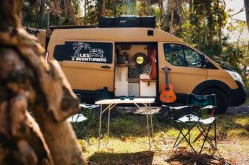 Camping pour 3 personnes, avec terrasse ainsi que jardin et vue sur l' Île de la Réunion