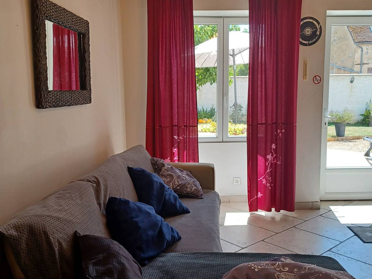 Geräumiges Haus mit Terrasse, Grill und Internet in Les Bordes in Les Bordes (Yonne), Yonne