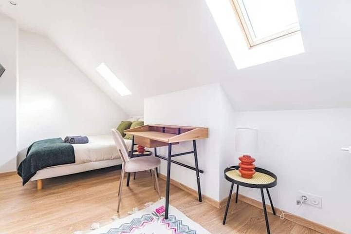 Appartement entier, Le Sarrail – Hypercentre & 12 Couchages in Reims, Marne