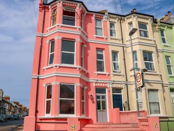 Gîte pour 10 personnes, avec jardin à Hastings