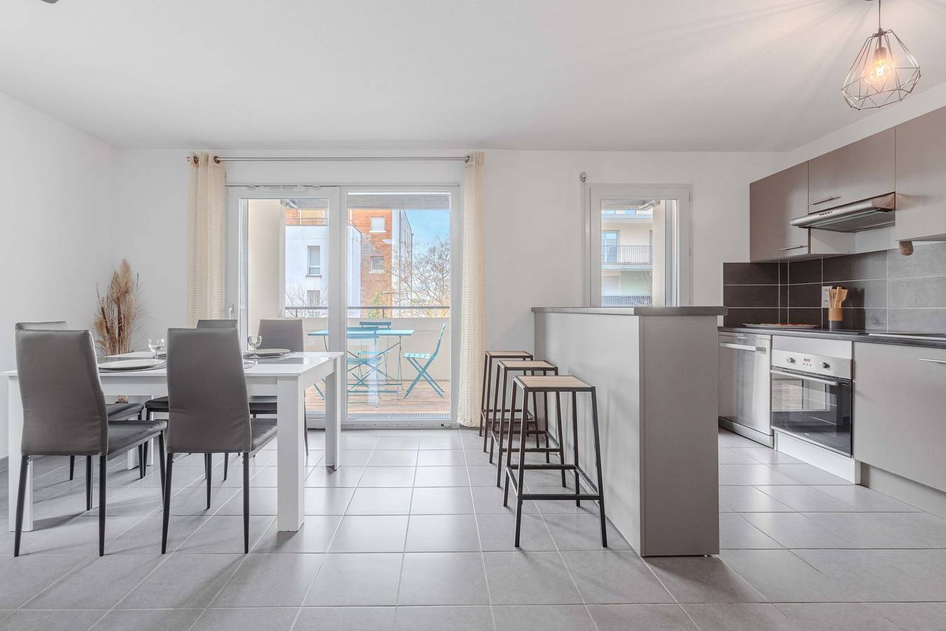 Entire apartment, Quiet and bright apartment, terrace and private P in Balma, Haute-Garonne