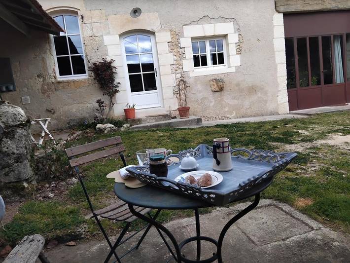 Location de vacances pour 3 personnes, avec jardin ainsi que vue et terrasse à Montagnac-la-Crempse - 3