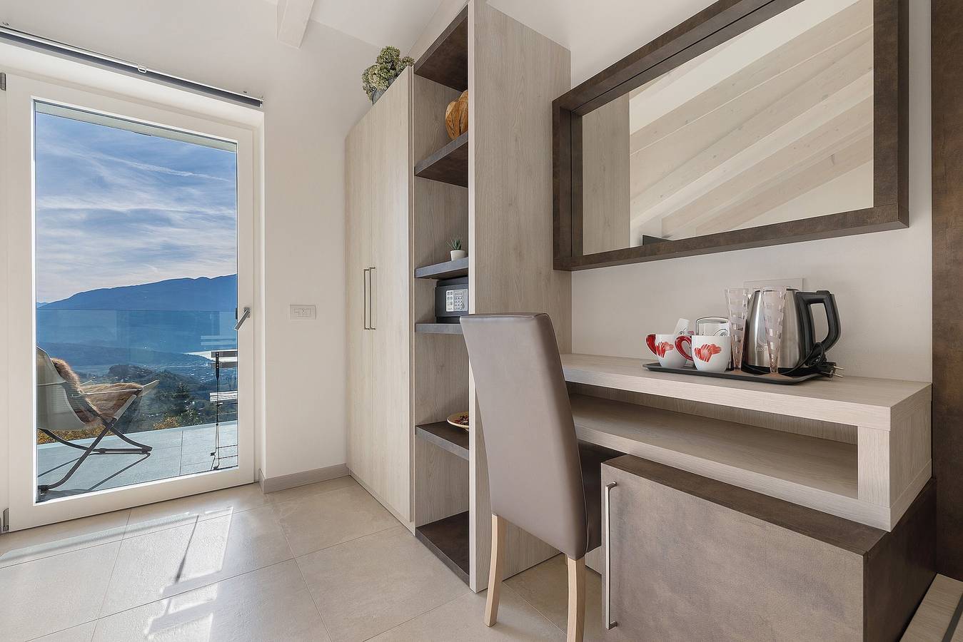 Eco del Garda - Camera 306 - con terrazza coperta vista lago in Villa del Monte, Tenno