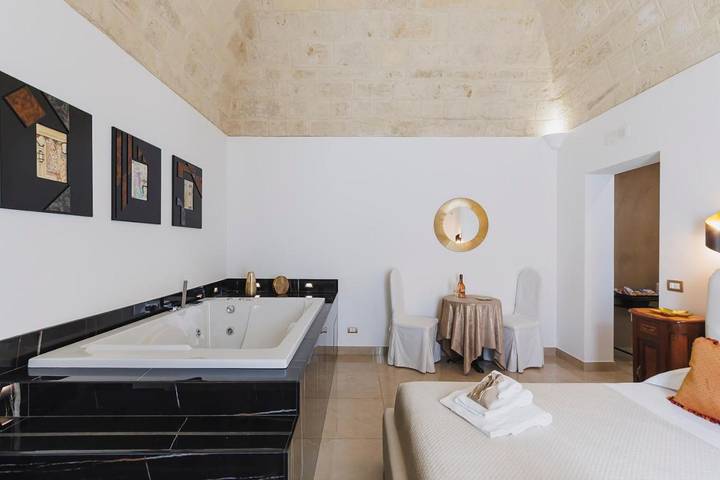 Gîte pour 2 personnes, avec jacuzzi ainsi que jardin et terrasse dans Torre a Mare - 4
