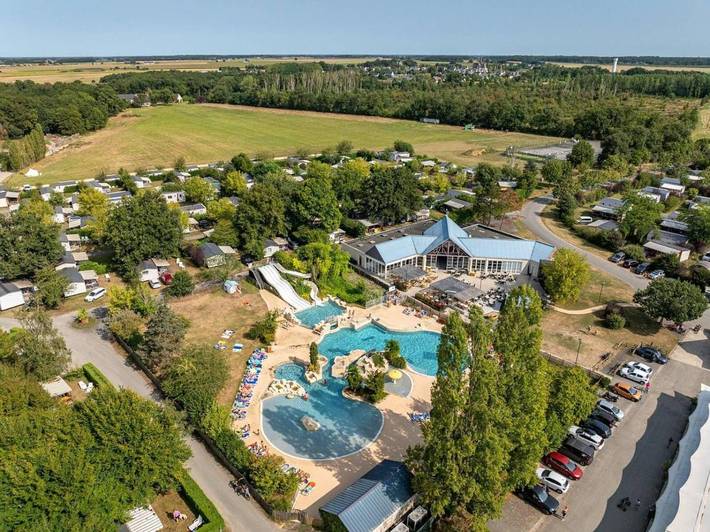 Camping pour 4 personnes, avec Terrasse et Piscine