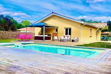 Location de vacances pour 10 personnes, avec piscine ainsi que jacuzzi et jardin, animaux acceptés à Sainte-Eulalie-en-Born