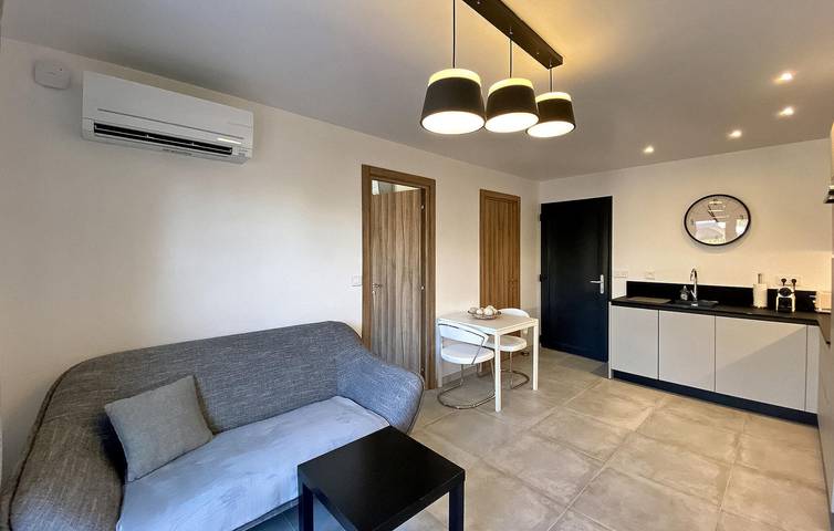 Location de vacances pour 2 personnes, avec piscine et terrasse à Roquefort-les-Pins - 4