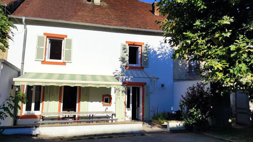 Gîte pour 12 personnes, avec Terrasse ainsi que Jardin et Vue