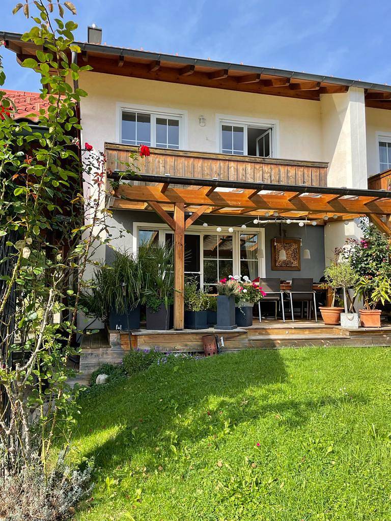 Chiemgauer Ferienhaus - Ferienhaus, 140qm, Balkon, Terrasse, Garten, 3 separate Schlafzimmer, Wohnzimmer mit Kachelofen, Küche, Bad, max 6 Personen in Siegsdorf, Bayerische Alpen