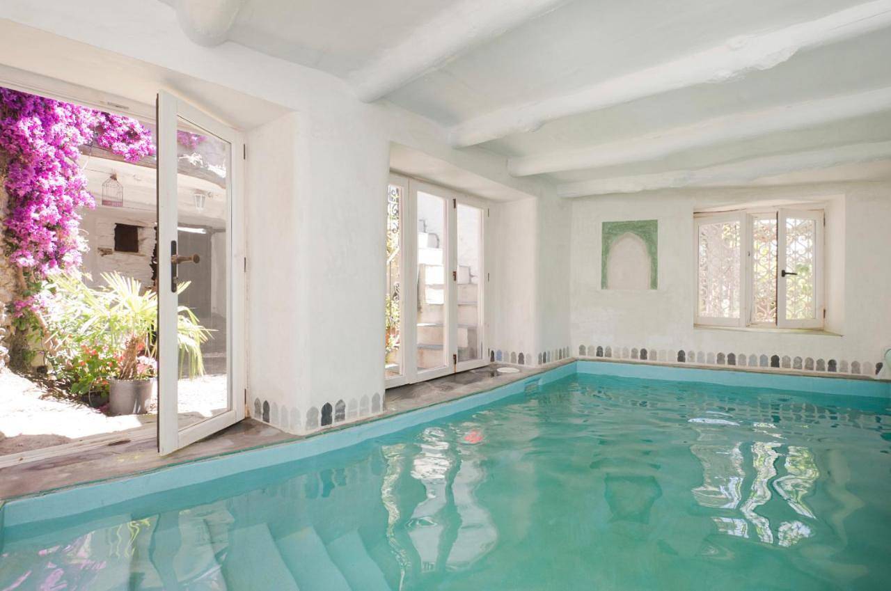 Six-Bedroom House in Atalbeitar, La Taha