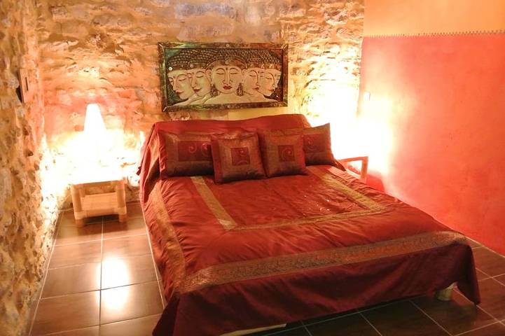 Gîte pour 4 personnes, avec jardin ainsi que terrasse et piscine à Bollène - 2