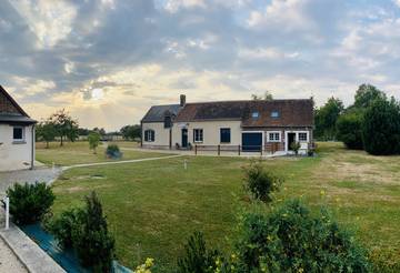 Gîte pour 28 personnes, avec terrasse ainsi que piscine et jardin à Unverre