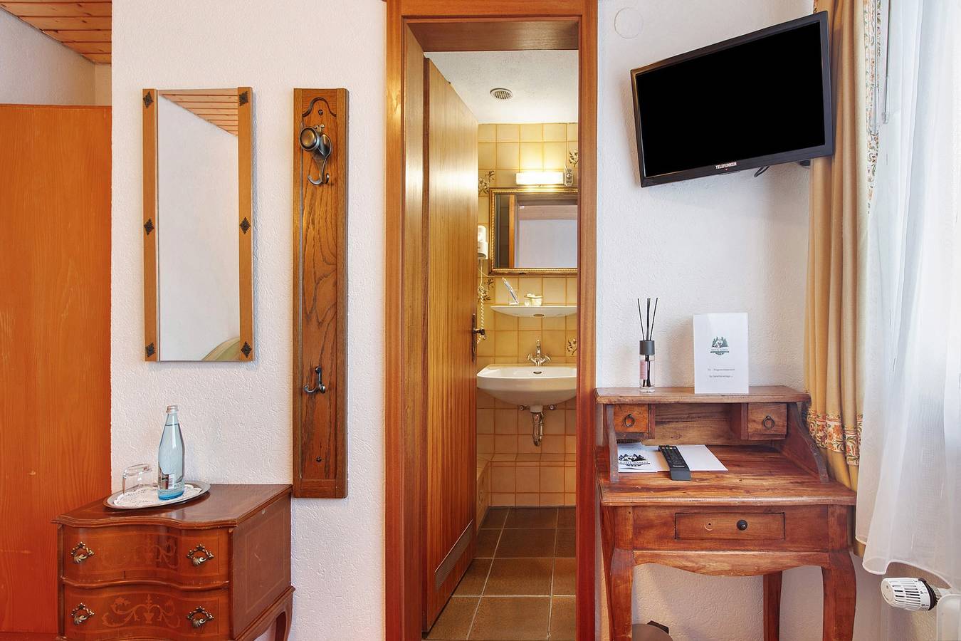 Hotel Bären- drei Sterne: Einzelzimmer 11 / inkl. Frühstück/ 1 Person / Wifi in Bernau im Schwarzwald, Südschwarzwald