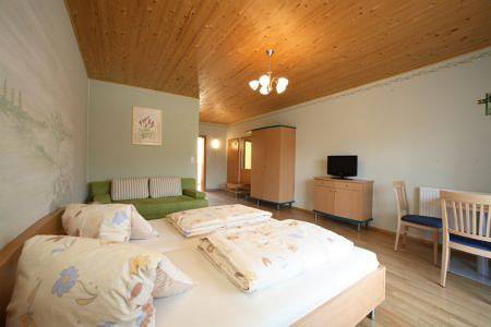 Ganze Wohnung, Weinbauernhof Vier Jahreszeiten - Doppelzimmer Frühling mit Balkon in Staatz, Weinviertel