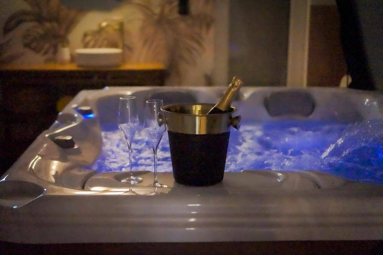 Maison Eliste - Love gîte chic avec jacuzzi intérieur in Glénac, Région de Vannes