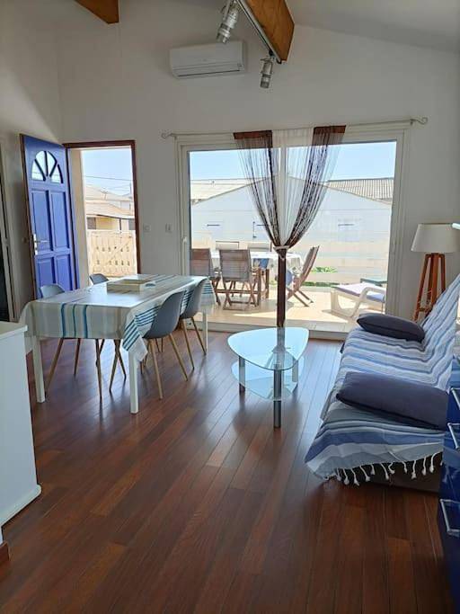 Two-Bedroom Chalet in Plage des Chalets, Gruissan