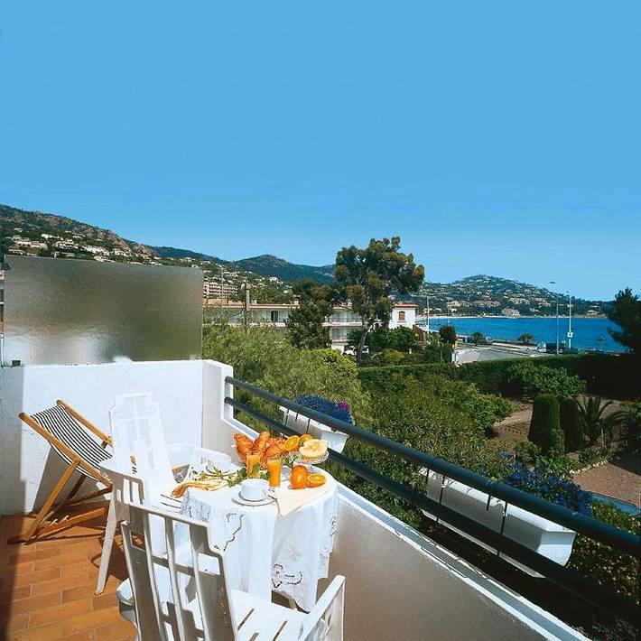 Hôtel pour 2 personnes, avec Terrasse et Jardin dans Agay