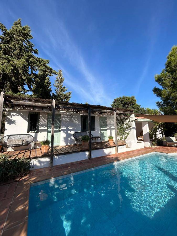 Alojamiento y desayuno para 2 personas, con piscina además de jardín y vistas, Se admiten mascotas en Costa Tropical