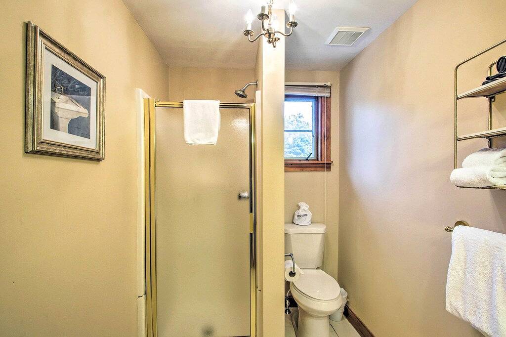 Beautiful Carriage House in Downtown Jackson! in Jackson (NH), White Mountain National Forest