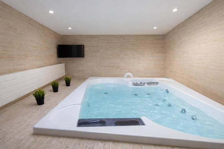 Ferienwohnung für 8 Personen, mit Sauna und Balkon sowie Whirlpool - 1