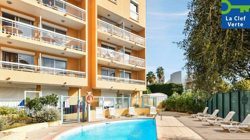 Appart’hôtel pour 4 personnes, avec piscine et balcon, animaux acceptés