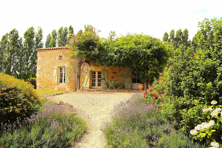 Gîte pour 2 personnes, avec jacuzzi et piscine, animaux acceptés