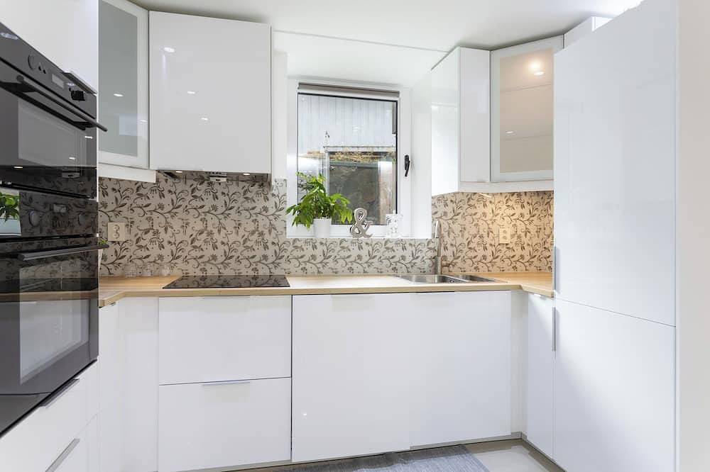 Entire apartment, Charming Stavanger Apartment with Garden and Parking in Stavanger