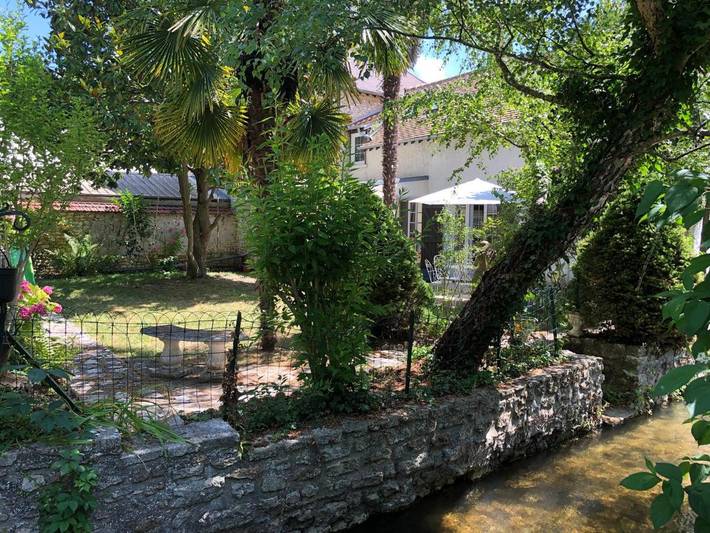 Gîte pour 10 personnes, avec jardin dans Breuilpont