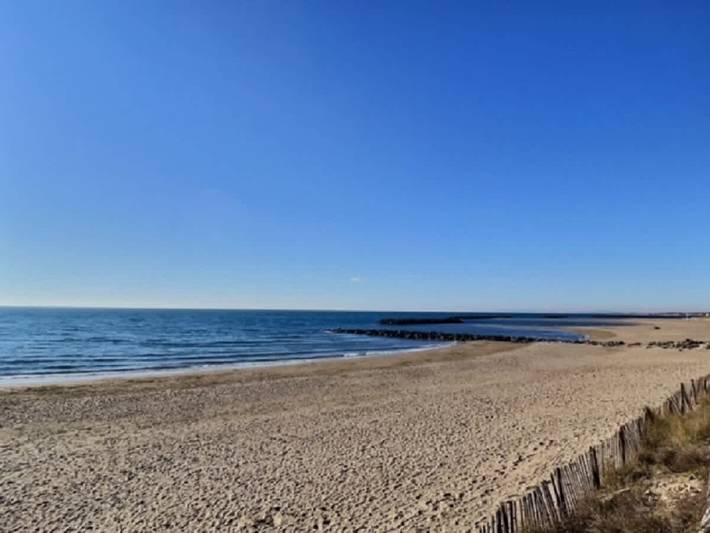 Gîte pour 4 personnes, avec balcon/terrasse, adapté aux familles dans Plage de la Farinette - 4