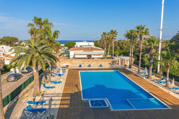 Ganze Wohnung, Ferienwohnung 'Sa Perdiu 14' nahe am Strand mit Gemeinschaftspool, Klimaanlage, privater Terrasse und Wlan in Son Carrió (Menorca), Ciutadella