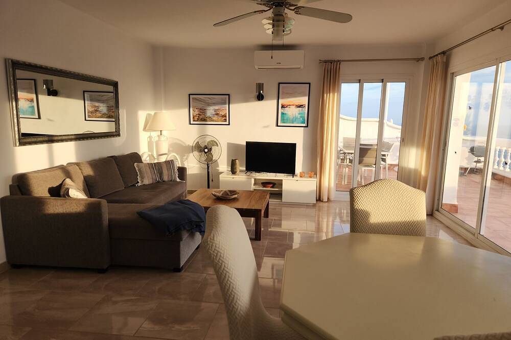 Ganze Wohnung, Geräumiges Penthouse mit riesigem Meerblick. in Urbanización Ladera del Mar, Nerja