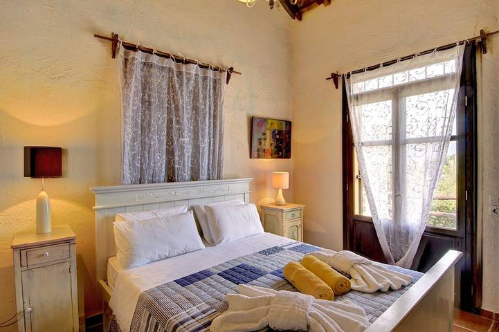 Arktos Secluded villa with private pool, Wi-Fi internet, away from it all! in Sporadi