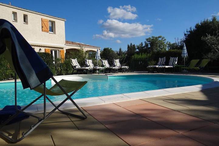 Location de vacances pour 6 personnes, avec Terrasse ainsi que Jardin et Piscine à Notre-Dame-de-Londres