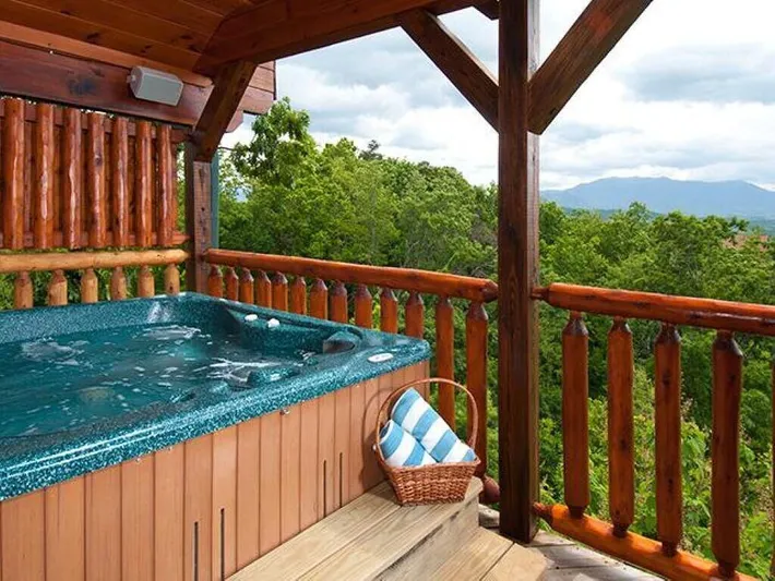 Log cabin for 4 people, with pool and hot tub as well as balcony - 1