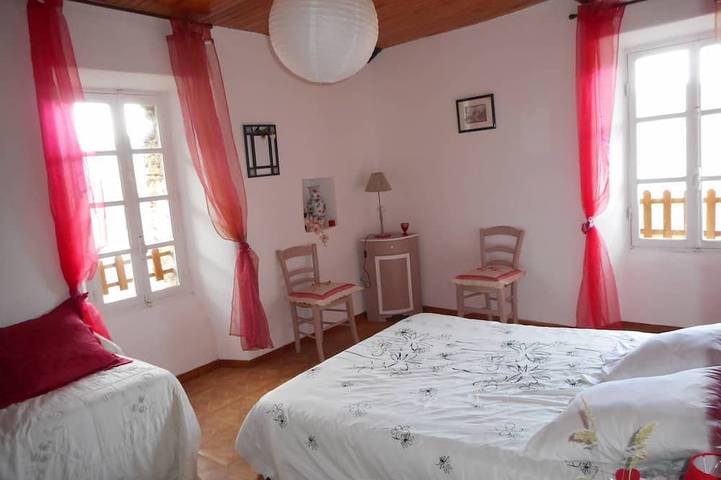 Location de vacances pour 5 personnes, avec terrasse et jardin à Sainte-Croix-Vallée-Française - 3