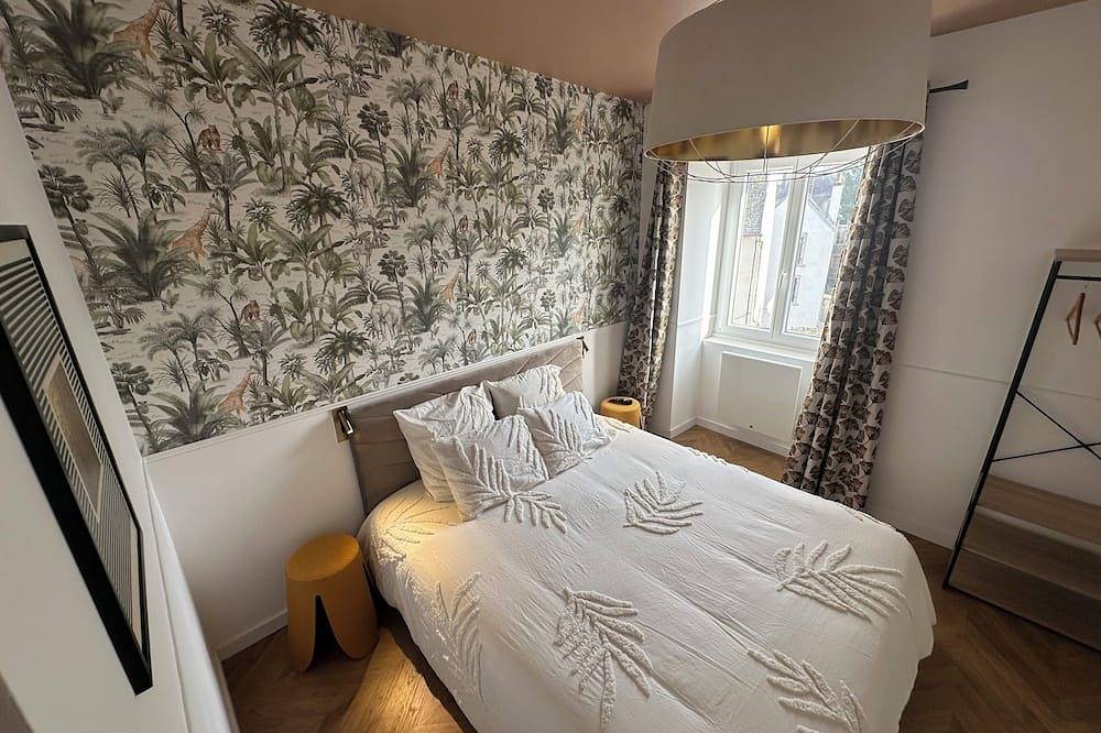 Entire apartment, Luxury T3 suite in historic center in Quimperlé, Quimper region