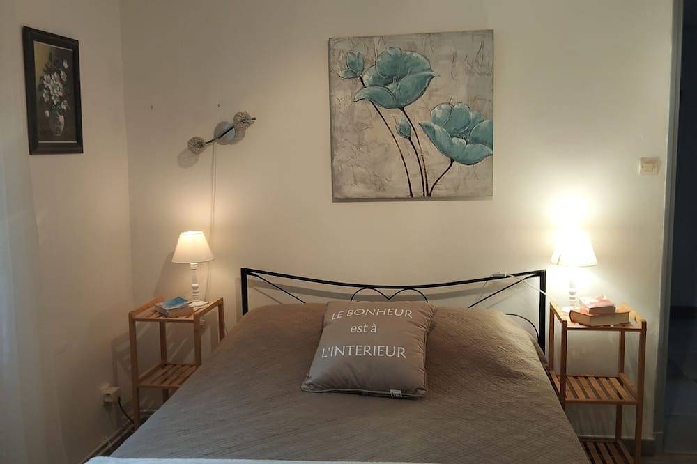 Ganze Wohnung, First floor apartment in a villa with terraces and swimming pool in Ollioules, Mittelmeerküste (Frankreich)
