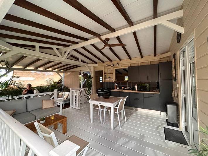 Location de vacances pour 4 personnes, avec piscine ainsi que vue et balcon, adapté aux familles dans Pointe Faula - 4