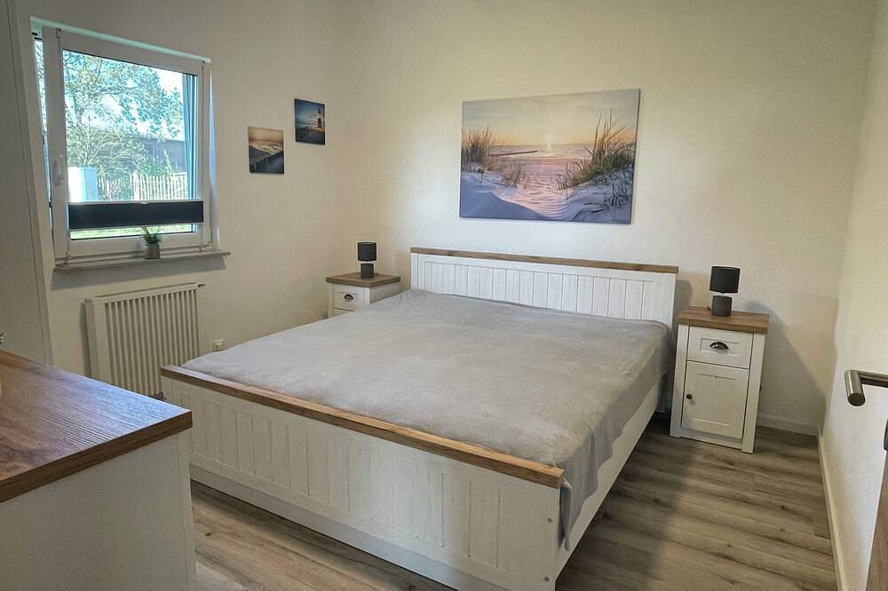 Ferienhaus Zecherin, Klimaanlage, Terrasse mit Peeneblick, Wlan und Parkplatz in Usedom Stadt, Usedom