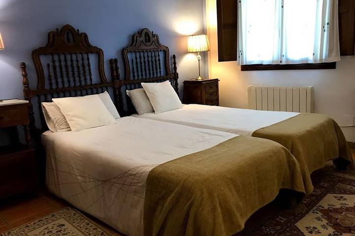 Superbe villa idéale pour groupes : piscine, wifi, climatisation, vue sur mer. in Frigiliana, Costa del Sol