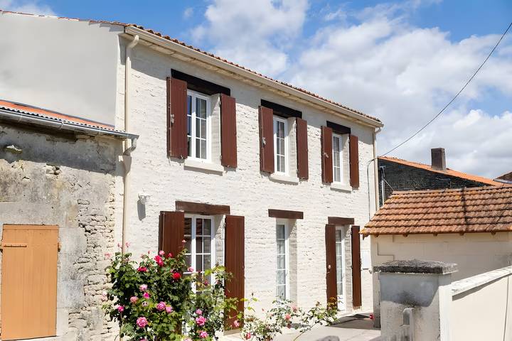 Location de vacances pour 6 personnes, avec Jardin à Le Thou