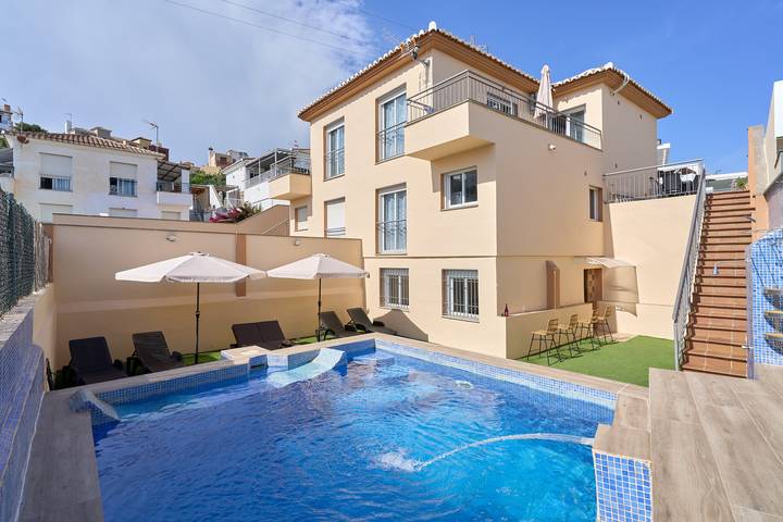 Vakantiehuis voor 12 personen, met Balkon en Tuin in Torrox Costa