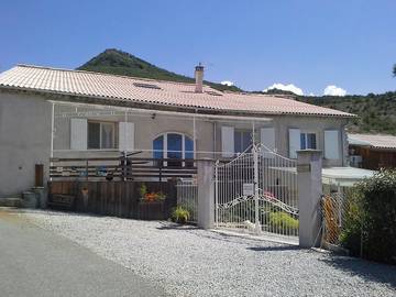 Chambre d’hôte pour 3 personnes, avec piscine et jardin dans les Alpes-de-Haute-Provence