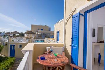 Apartment for 2 People in Santorini, Cyclades, Photo 2