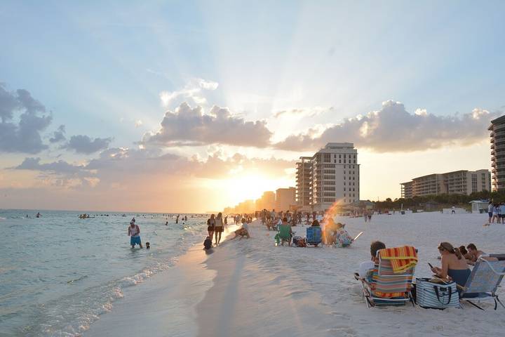Vacation house for 8 people, with pool and yard, with pets in Miramar Beach
