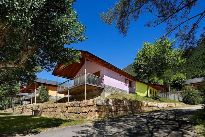 Location de vacances pour 2 personnes, avec vue ainsi que piscine et jardin à Bielsa - 4