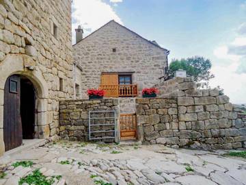 Gîte pour 2 personnes, avec balcon à Saint-Étienne-du-Valdonnez