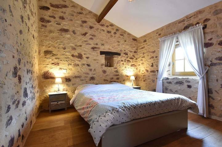 Location de vacances pour 6 personnes, avec piscine ainsi que terrasse et jardin, animaux acceptés à Montferrand-du-Périgord - 2